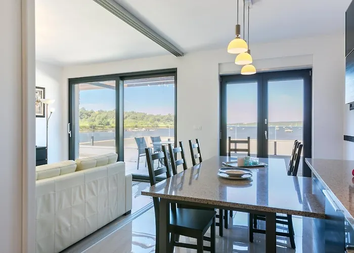 Vizula Sunset D - Antonio & Ulla & Undine Medulin